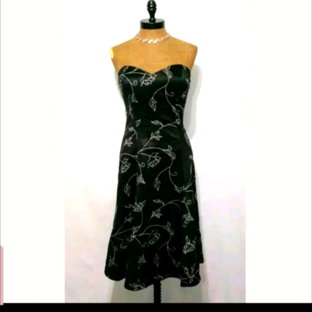 SALE White House Black Market Strapless Dress Sz 6